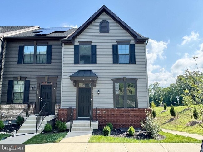 property at 1100 Spur Ln