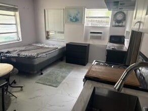 3811 SW 60th Terrace in Davie, FL - Foto de edificio - Building Photo