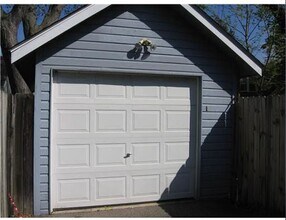 2417 E Ave NE in Cedar Rapids, IA - Building Photo - Building Photo