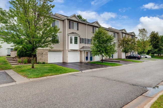 2965 Village Ct in Chanhassen, MN - Building Photo - Building Photo