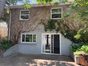 2261 W Briarwood Ave in Littleton, CO - Foto de edificio - Building Photo