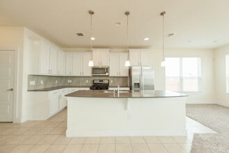 7113 Sienna Rouge Path in Austin, TX - Foto de edificio - Building Photo