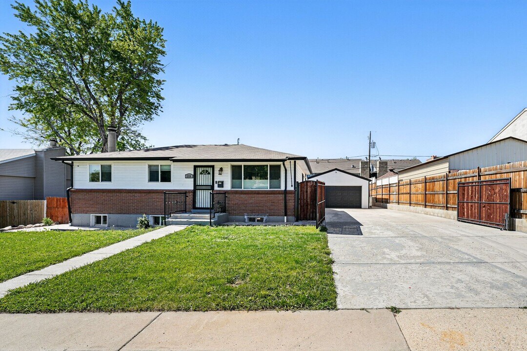 184 Leona Dr in Denver, CO - Building Photo