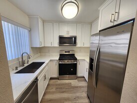 1118 N Kenmore Ave, Unit 2 in Los Angeles, CA - Building Photo