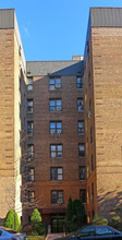Elmback Complex in Elmhurst, NY - Foto de edificio - Building Photo