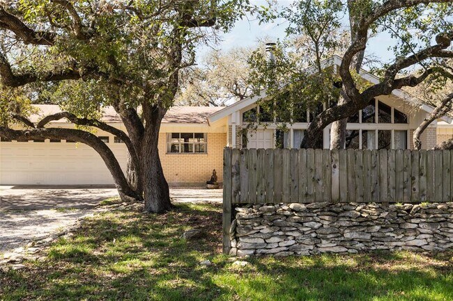 305 Reimer Ave in San Marcos, TX - Building Photo - Building Photo