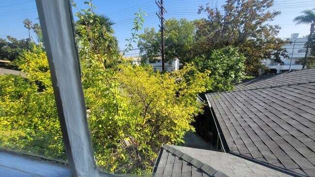 5025 Cahuenga Blvd, Unit 5025 in North Hollywood, CA - Building Photo - Building Photo