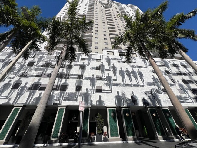 185 SE 14th Terrace, Unit 910 in Miami, FL - Foto de edificio - Building Photo