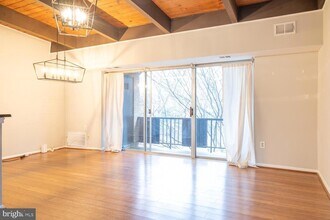 7857 Enola St, Unit 208 in McLean, VA - Building Photo - Building Photo