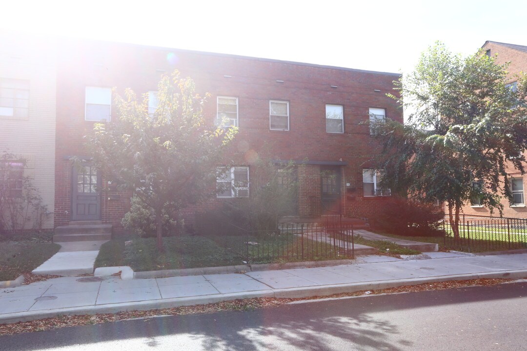 114-118 P St SW in Washington, DC - Building Photo
