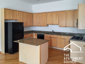 2533 N Southport Ave, Unit 3N in Chicago, IL - Foto de edificio - Building Photo