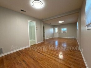 2205 Holdrege St in Lincoln, NE - Building Photo - Building Photo