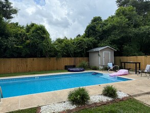 6982 Burrell Ln in Pensacola, FL - Foto de edificio - Building Photo