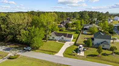 736 Comet Dr in Beaufort, NC - Foto de edificio - Building Photo