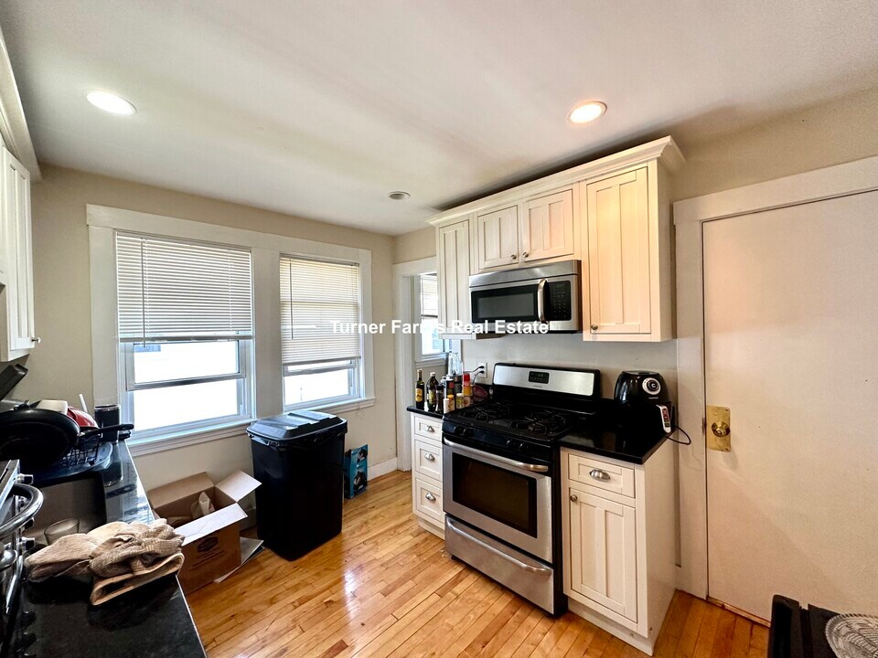 56 Gordon St, Unit 2 in Somerville, MA - Foto de edificio