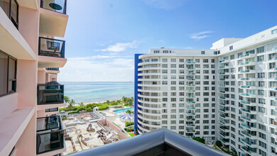 5225 Collins Ave, Unit #1417 in Miami, FL - Building Photo - Building Photo