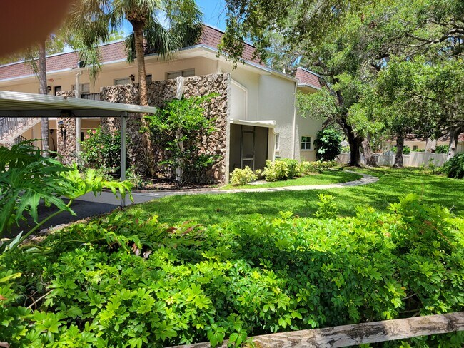 820 Patricia Ave in Dunedin, FL - Building Photo - Building Photo