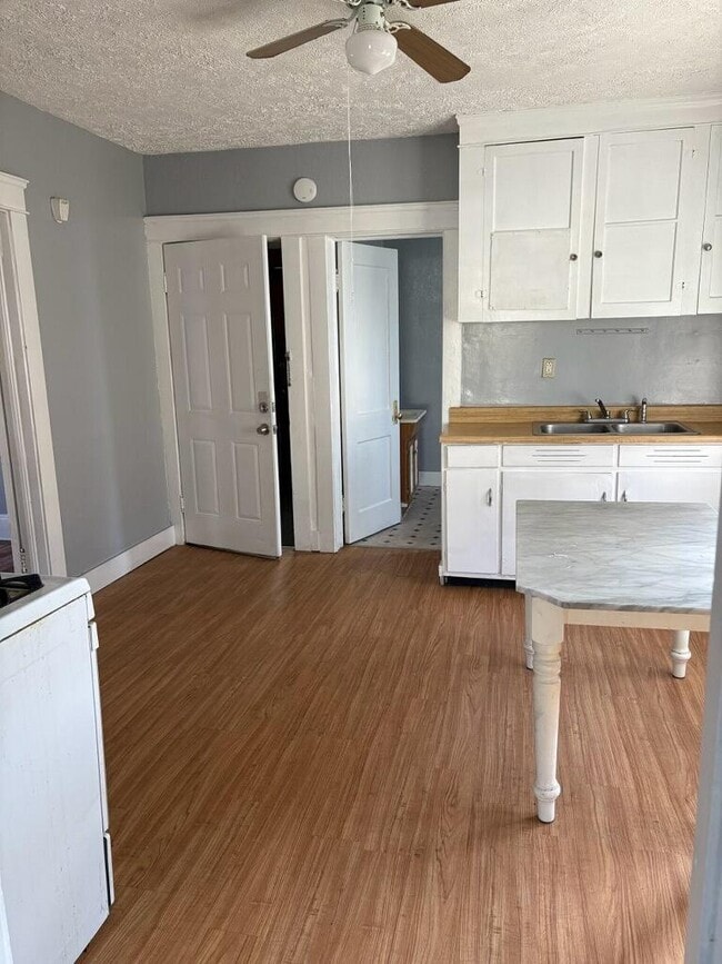 property at 2821 E 122nd St