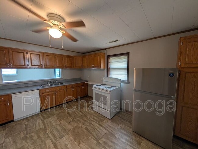 1542 Burning Bush Rd in Ringgold, GA - Building Photo - Building Photo