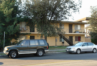 208 W Vermont Ave in Anaheim, CA - Building Photo - Building Photo