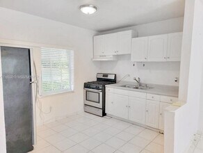 555 SW 16th Ave-Unit -12 in Miami, FL - Building Photo - Building Photo