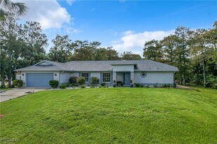 2511 6th St NW in Naples, FL - Building Photo