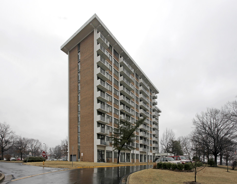 Madison Towers in Madison, TN - Building Photo