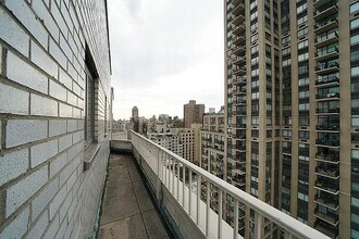 160 E 84th St in New York, NY - Building Photo - Building Photo