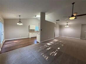 1135 Hillcrest Glenn Cir in Sugar Hill, GA - Building Photo - Building Photo