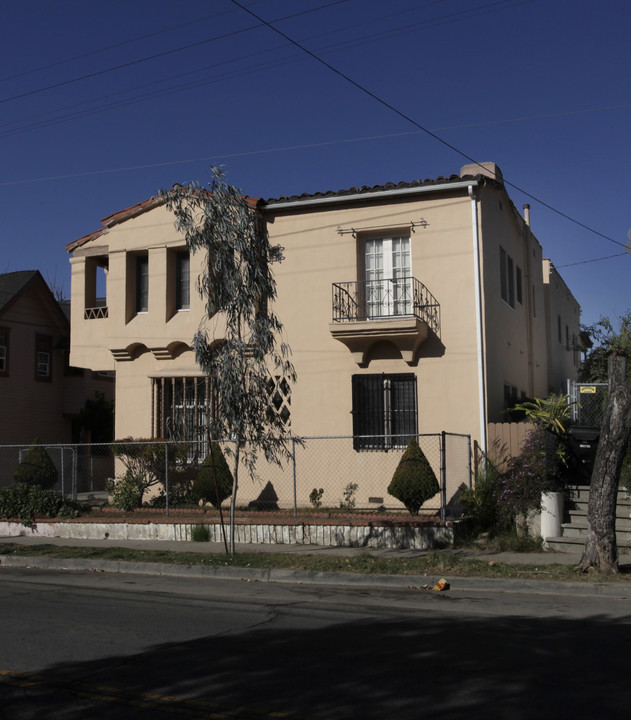 3915-3919 Melrose Ave in Los Angeles, CA - Building Photo