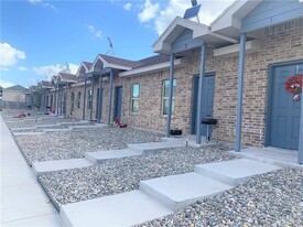 3300 N Moorefield Rd, Unit 8 in Mission, TX - Building Photo