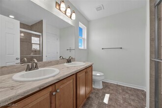 6351 Brant Bay Blvd in North Fort Myers, FL - Foto de edificio - Building Photo