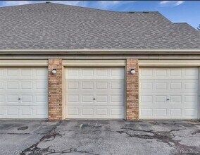 24026 Wedgewood Cir, Unit 24026 in Warren, MI - Building Photo - Building Photo