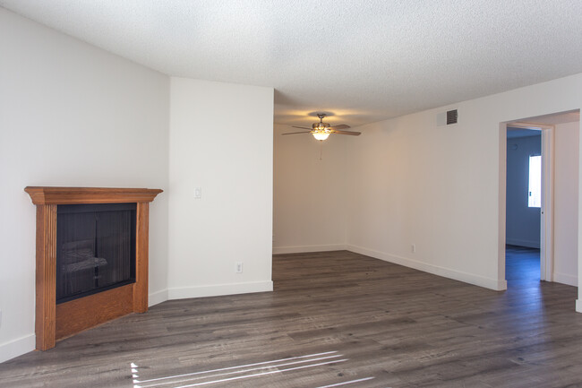 Oxnard Apartments in Van Nuys, CA - Building Photo - Interior Photo