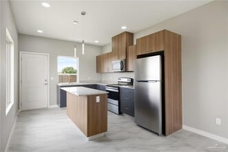 29 Las Vistas Ln in Weslaco, TX - Building Photo - Building Photo