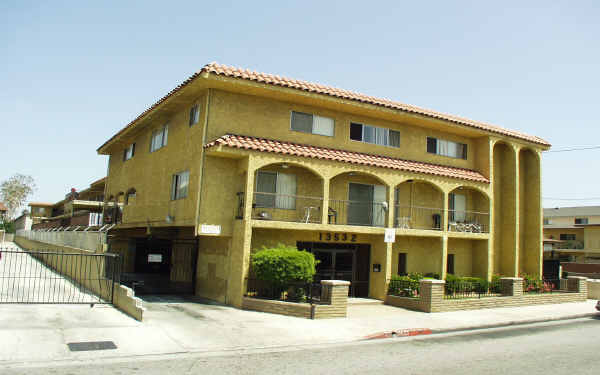 El Romano Apartments in Hawthorne, CA - Building Photo - Building Photo