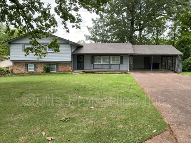 property at 1918 Hermitage Dr