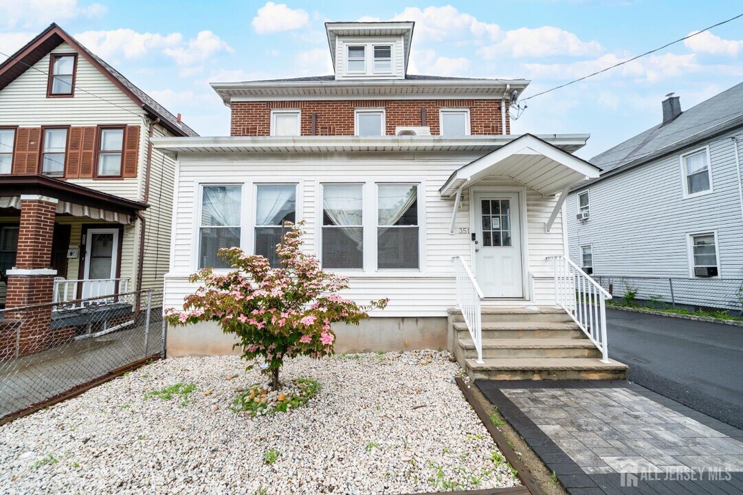 351 Somerset St in New Brunswick, NJ - Building Photo