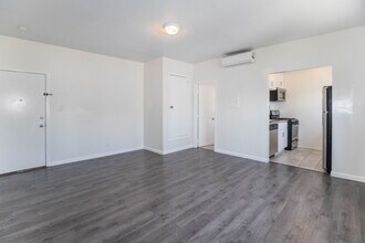 1260 W 39th St in Los Angeles, CA - Building Photo - Building Photo