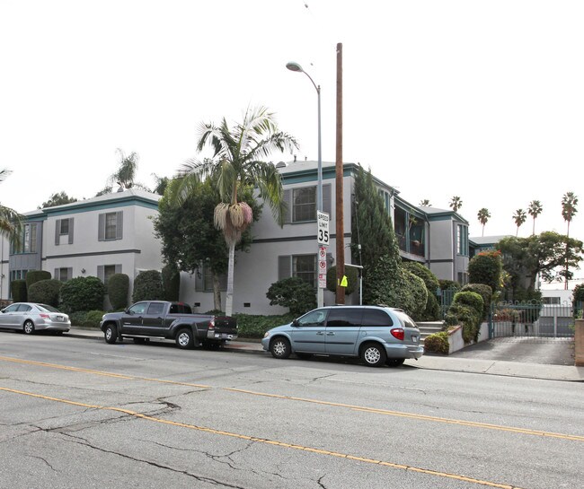 5418 Franklin Ave in Los Angeles, CA - Building Photo - Building Photo