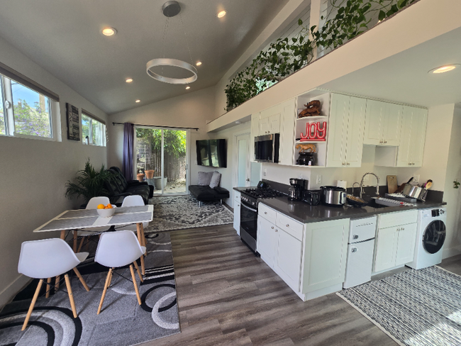 212 Michael Ave in Fullerton, CA - Building Photo - Building Photo