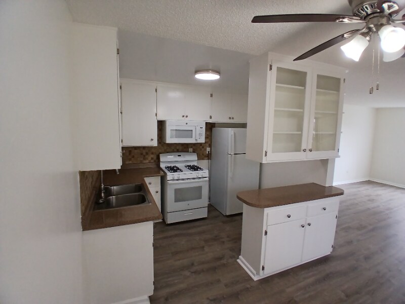 901 E Madison Ave in El Cajon, CA - Building Photo