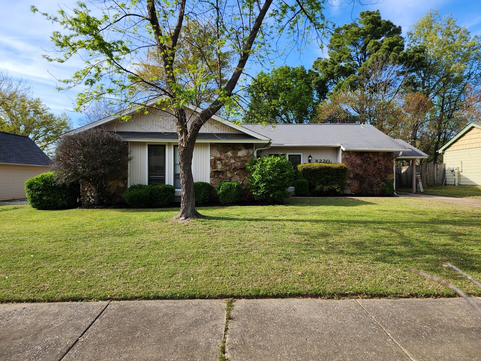 8220 Timber Hill Trail in Memphis, TN - Building Photo