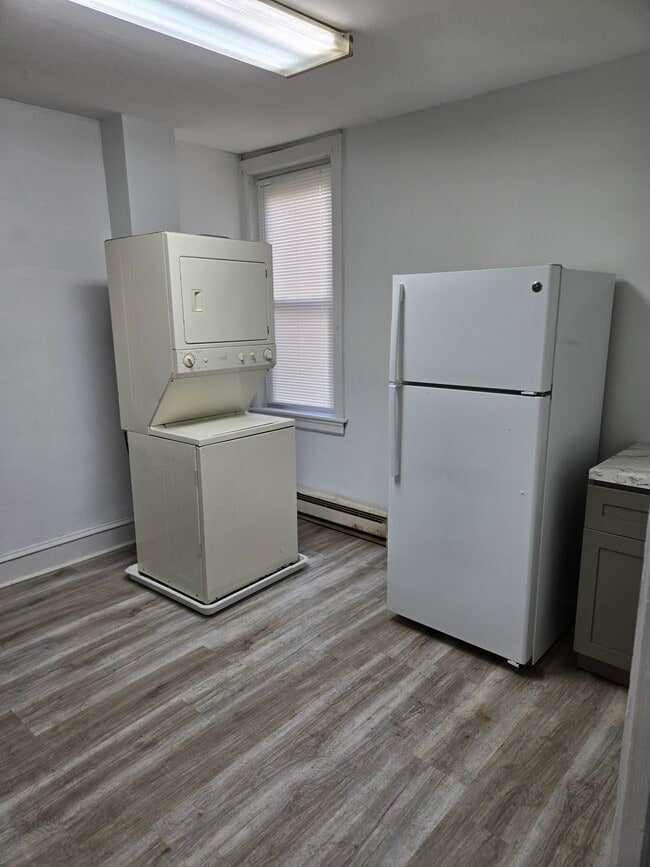 2128 Stenton Ave, Unit Stenton Ave 2nd fl in Philadelphia, PA - Foto de edificio - Building Photo