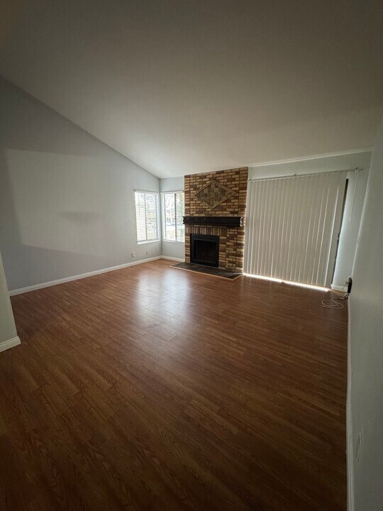 16512 Blackbeard Ln, Unit 203 in Huntington Beach, CA - Building Photo