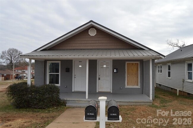 property at 709 S Elm St