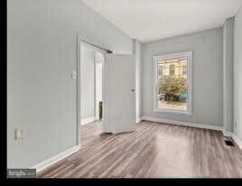 1 N Clinton St in Baltimore, MD - Building Photo