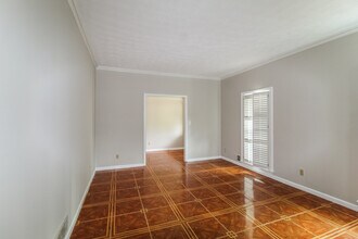 4806 Castlewood Dr SW in Lilburn, GA - Building Photo - Building Photo