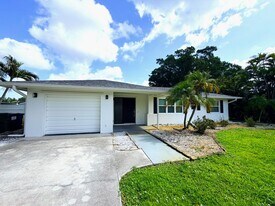 1637 S Mayfair Rd in Ft. Myers, FL - Building Photo