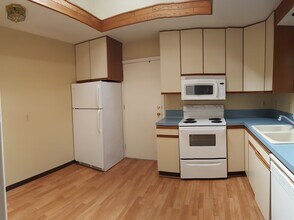 13948 SE Division St in Portland, OR - Building Photo - Building Photo